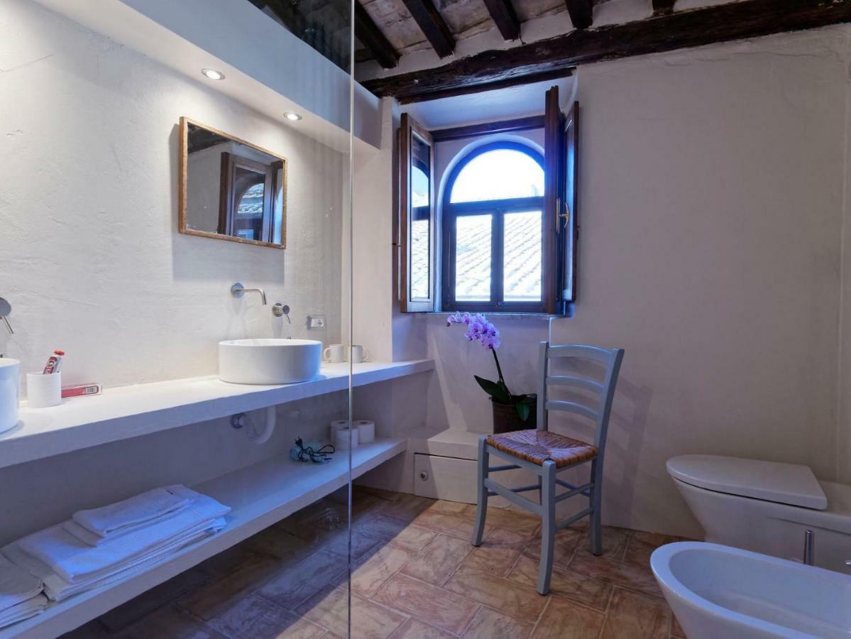 L'Arrocco - La Torre Col Mare Sul Tetto Apartment Tarquinia Luaran gambar